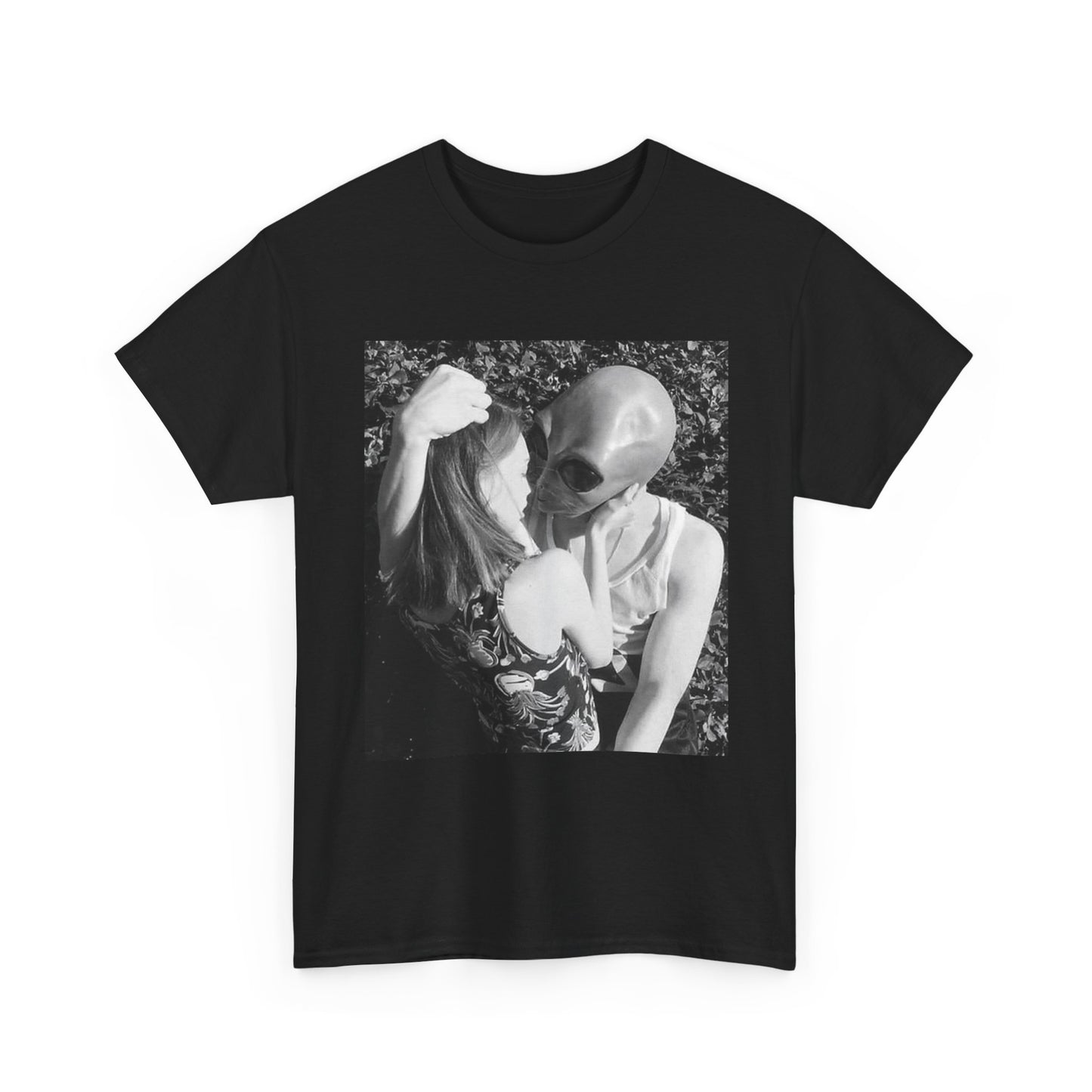 Alien Love Funny Graphic T-Shirt Cotton Tee New Gift Vintage