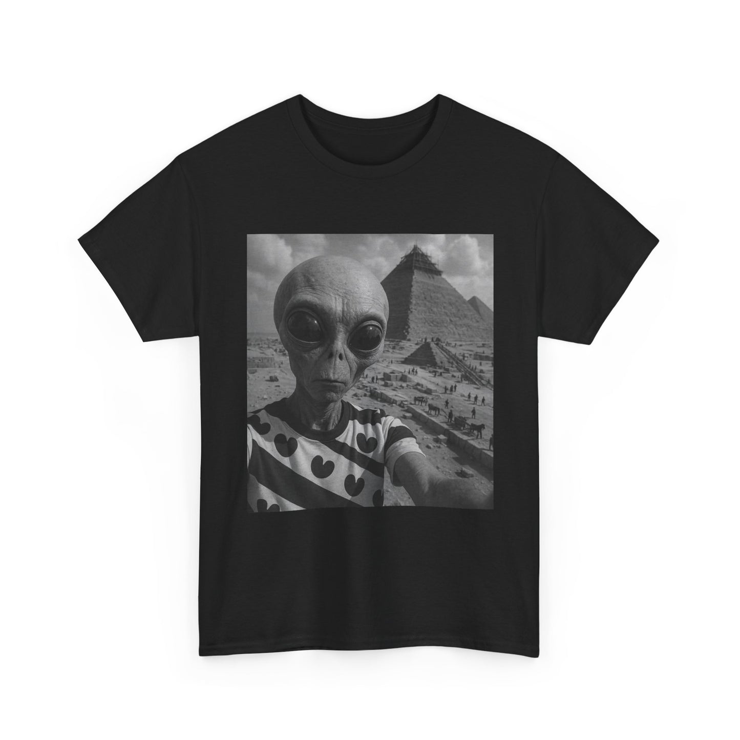 Alien Selfie Funny Graphic T Shirt Unisex Heavy Cotton Tee