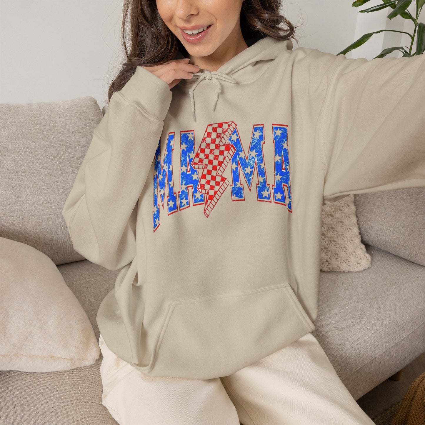USA Mama Mom Retro Graphic Hoodie Women's Heavy Blend™ Hooded Sweatshirt