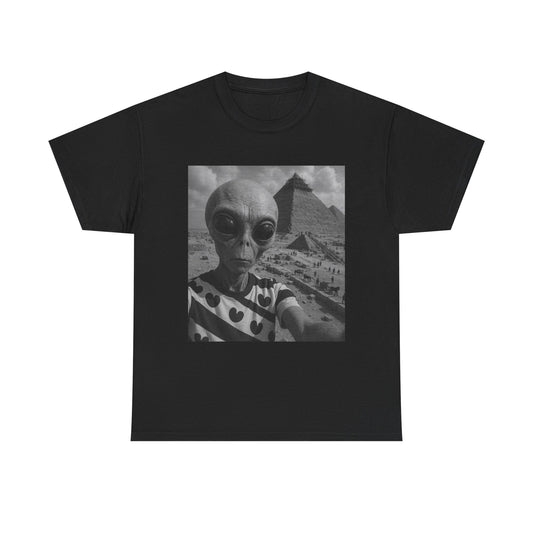Alien Selfie Funny Graphic T Shirt Unisex Heavy Cotton Tee
