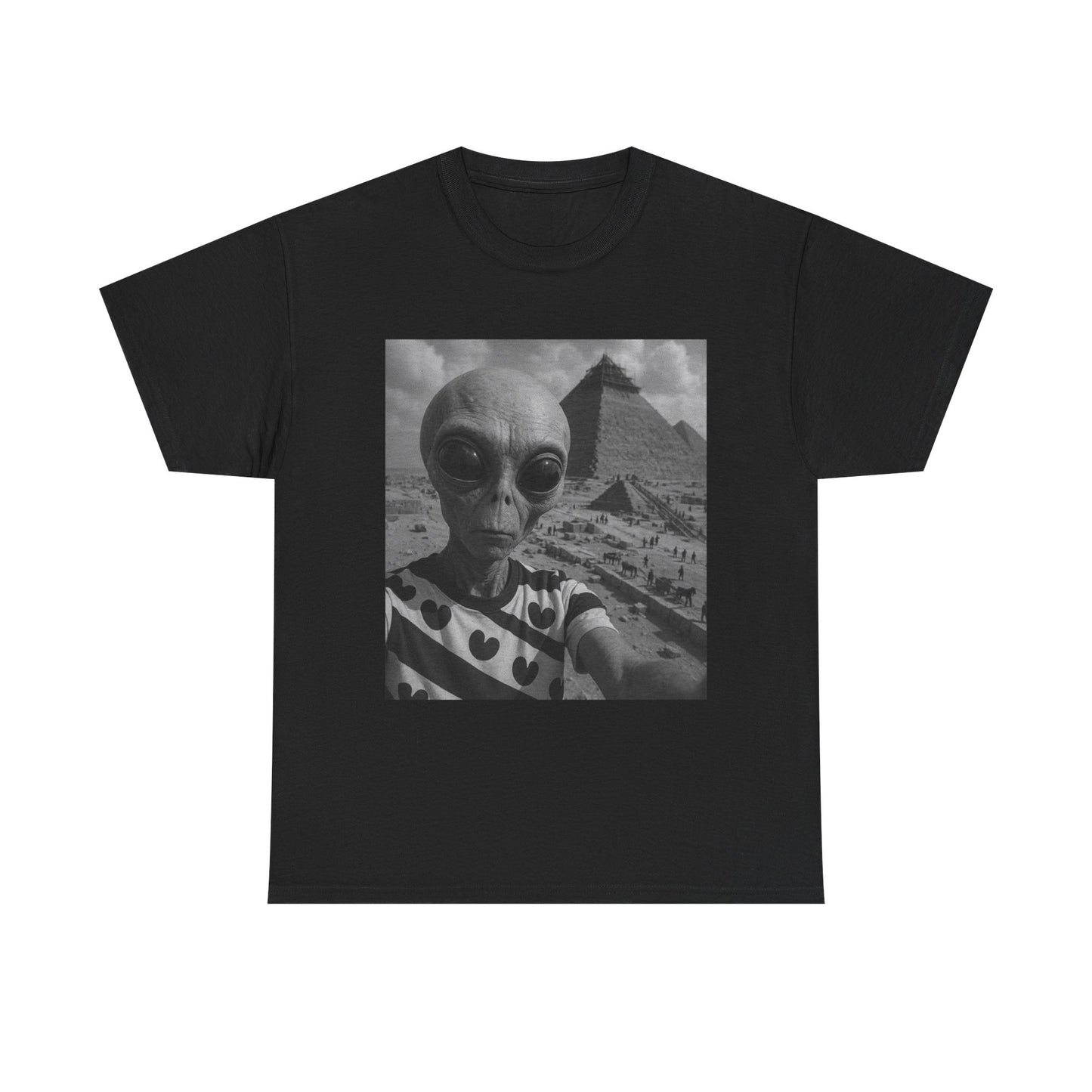 Alien Selfie Funny Graphic T Shirt Unisex Heavy Cotton Tee